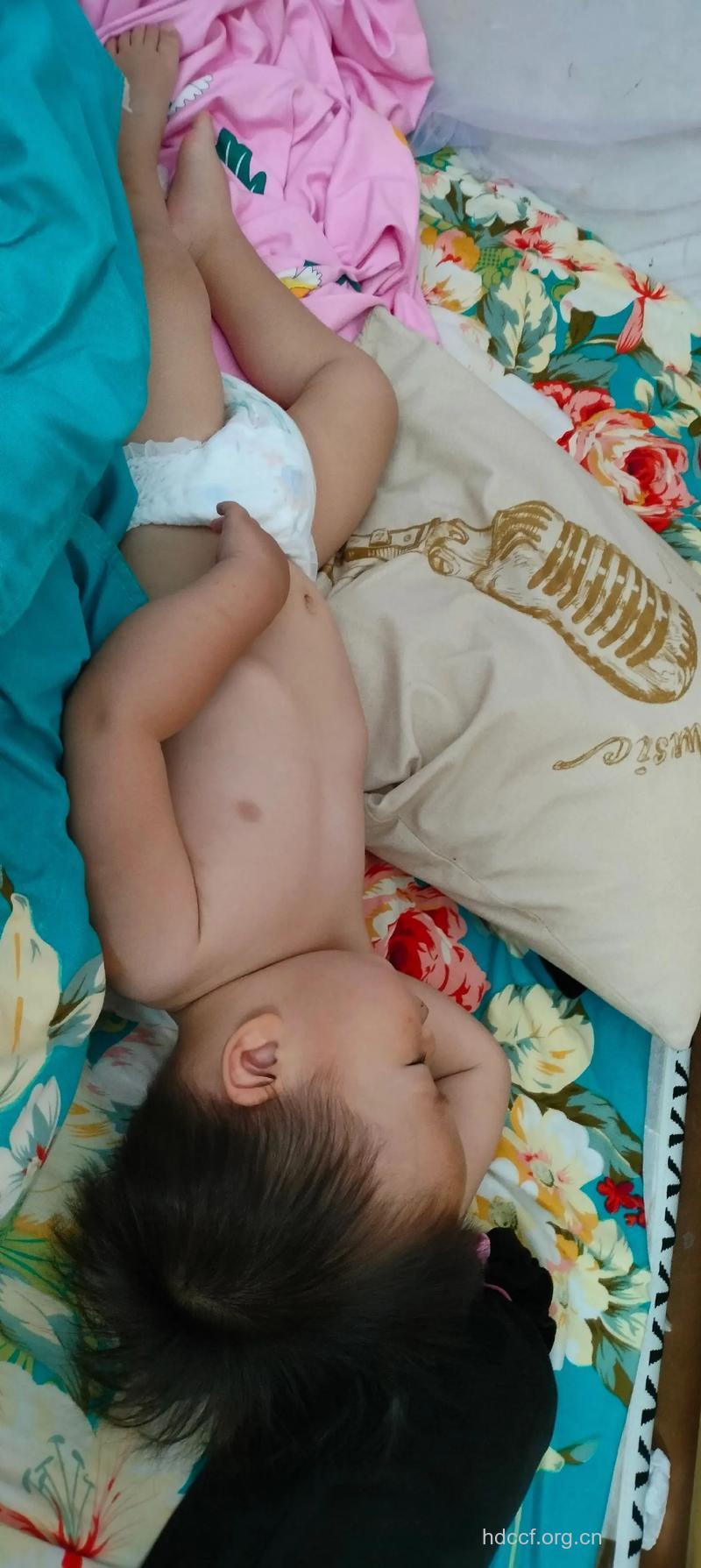 baby睡觉时勿给孩子盖衣服