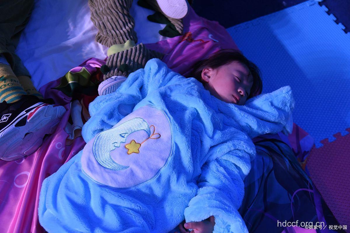 奇：宝宝宜在黑暗中睡眠？