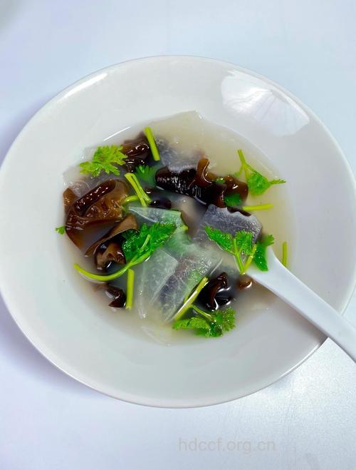 孕妇夏季喝什么汤 银耳冬瓜汤