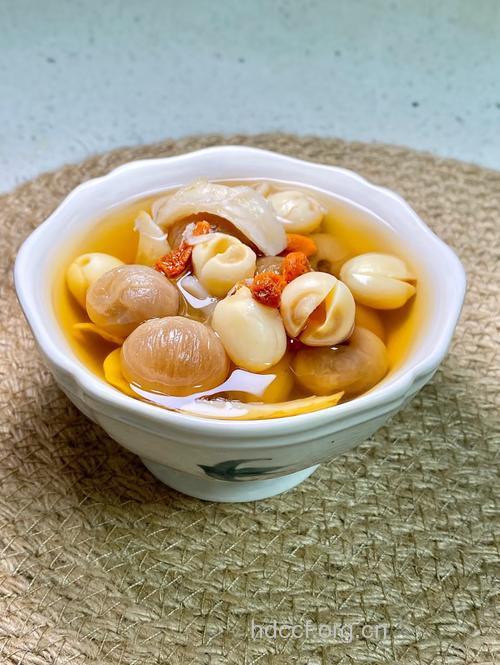 孕妇食谱之蛋黄莲子汤的做法