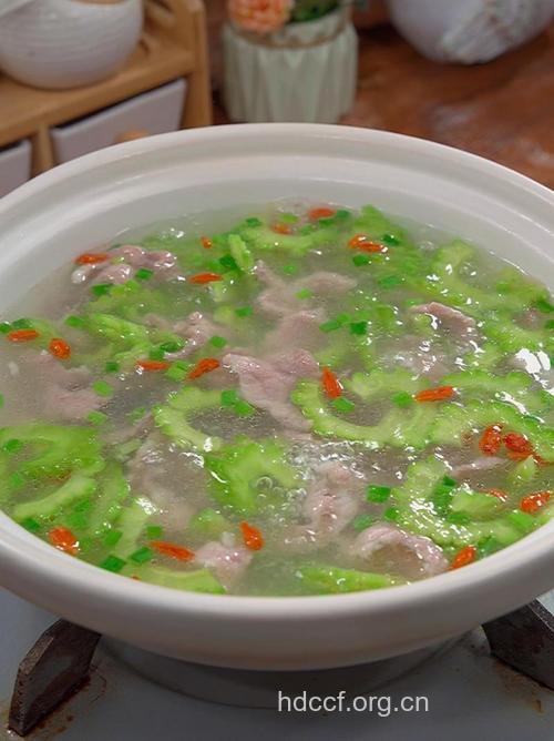 孕妇夏季喝什么汤 苦瓜猪瘦肉汤