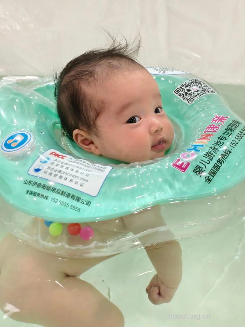 游泳打哈欠 胎宝的小动作你知多少