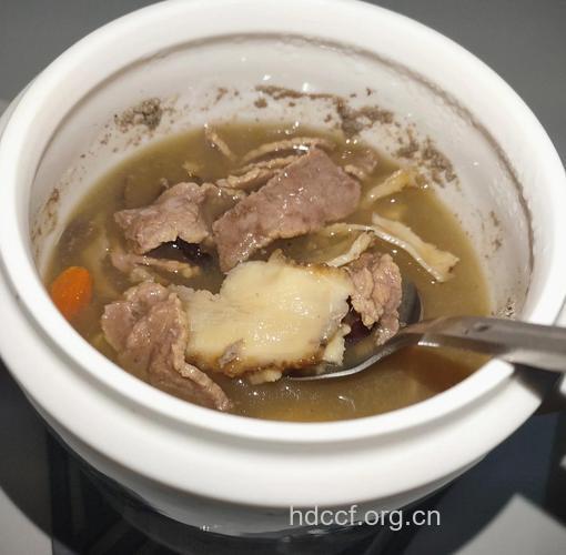 孕妇补钙食谱之归芪炖牛肉的做法