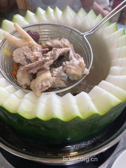 消除孕期水肿的食谱:蒜味冬瓜鸡盅