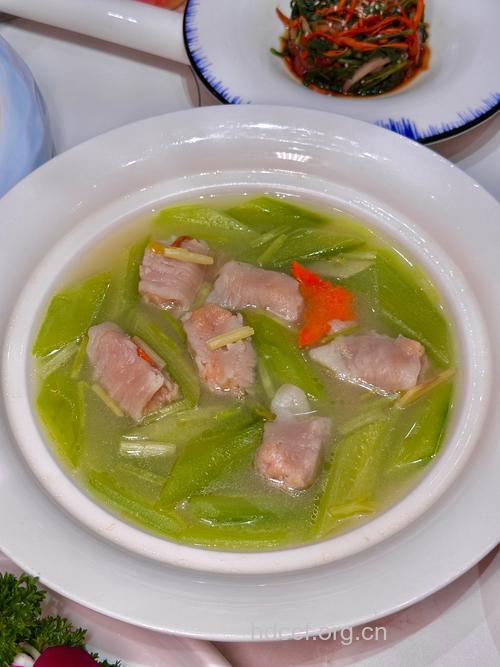 孕妇补叶酸食谱之莴笋鱼片汤的做法