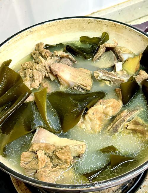 孕妇补铁食谱之棒骨海带汤的做法