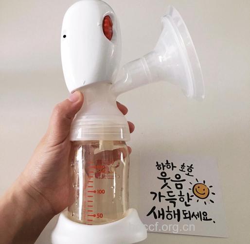 贝亲便携式电动吸奶器