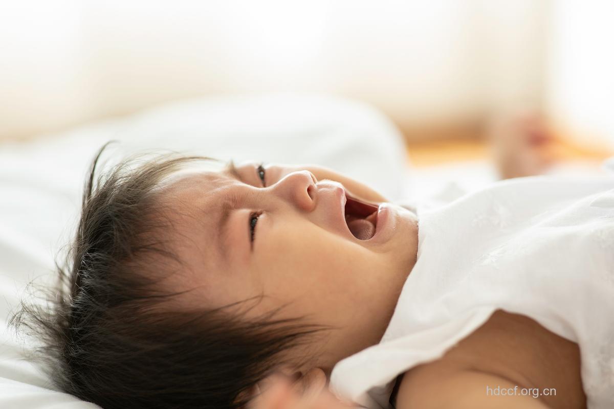 新生儿哭闹不睡觉