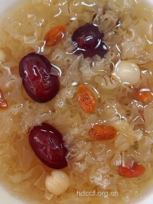 红枣银耳汤对孕妇发奶有用吗 促进乳汁分泌