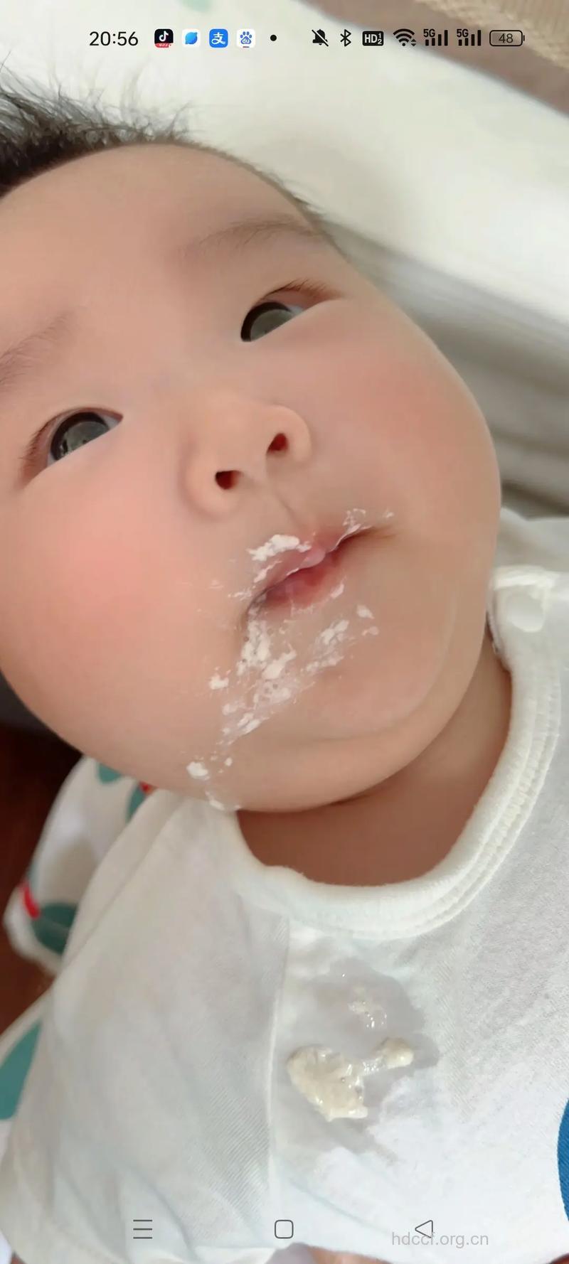 宝宝吐奶