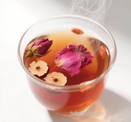 女性经期饮用玫瑰花茶 喝出好气色