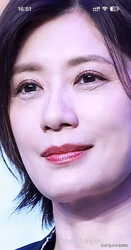 脸上长皱纹很显老 女人这么做可以变年轻