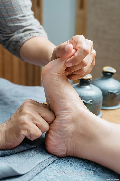 女性常搓脚心 暖宫养巢抗衰老