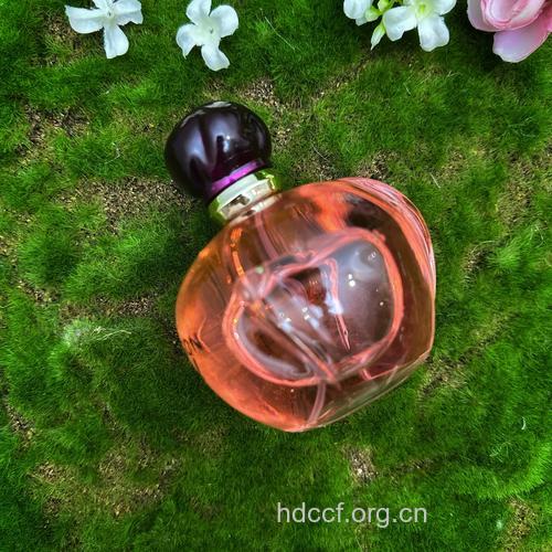 香水有毒 女性喷香水易导致不孕