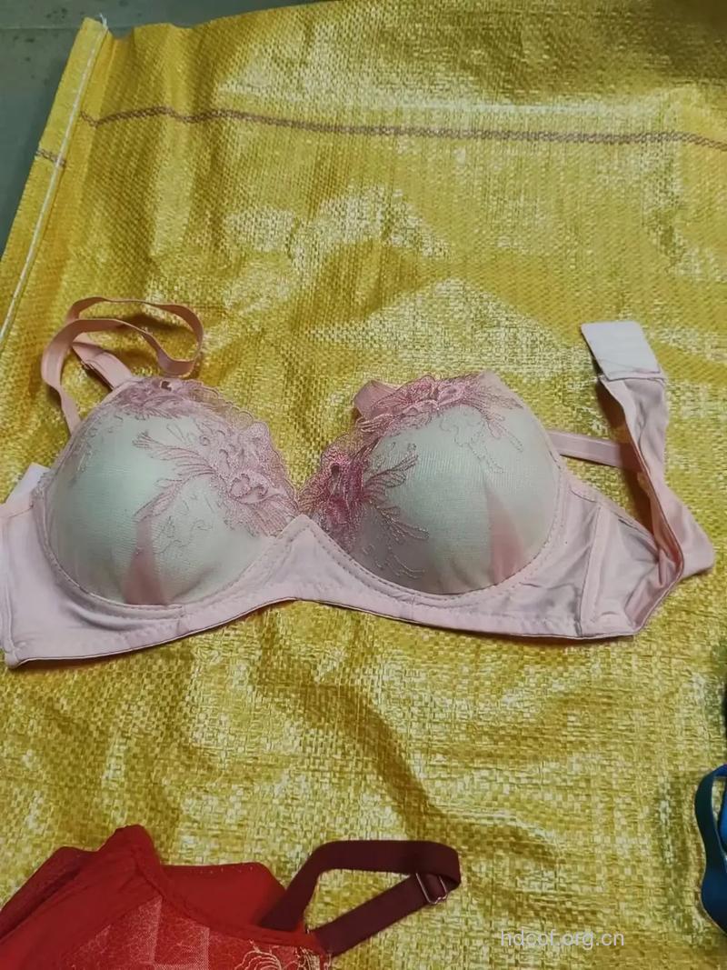 文胸街边货可致乳腺炎