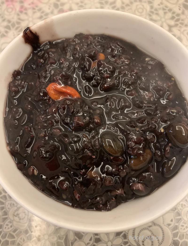 黑糯米粥调理月经不调