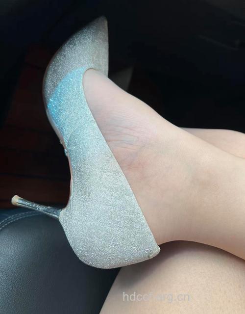 少女常穿高跟鞋影会响发育