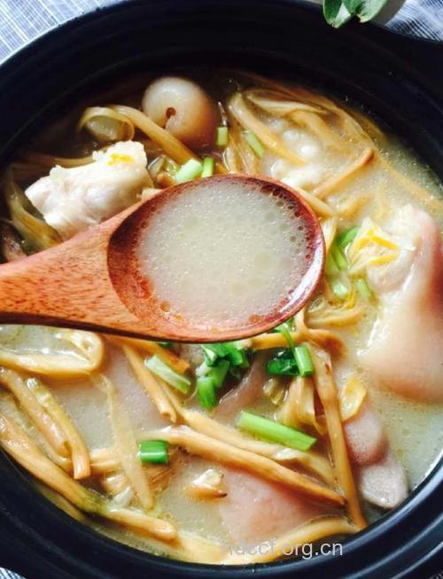 孕妇食谱之黄花猪心汤的做法