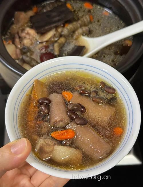 孕妇滋补食谱：腰花木耳汤的做法