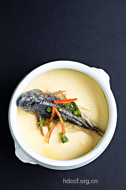 丰胸食谱：海带炖鲤鱼的做法