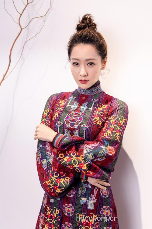 揭秘白冰有什么背景