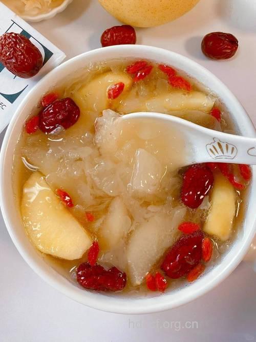 秋季皮肤干燥 吃什么滋润皮肤呢