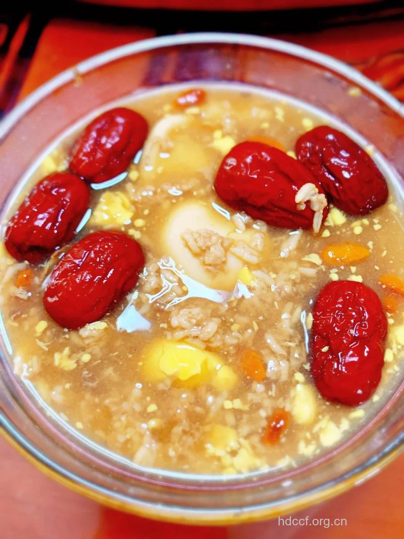 女人气血不足 多喝补血益气粥