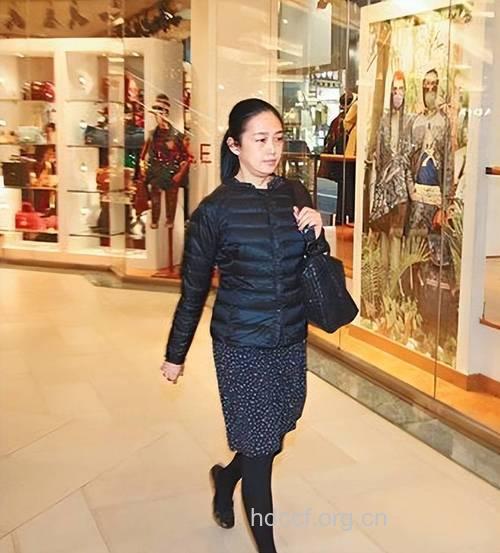 曝刘德华妻子朱丽倩怀孕 请法师团保胎