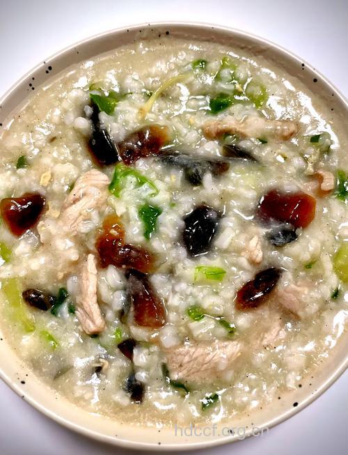 冬季吃皮蛋瘦肉粥 暖胃又养身