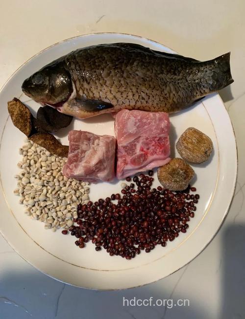 上班族解毒食谱推荐：红豆鲫鱼汤