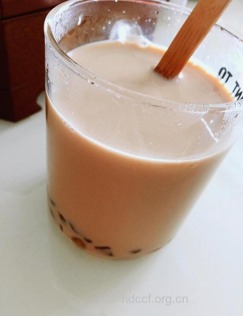 夏日自制香浓美味奶茶