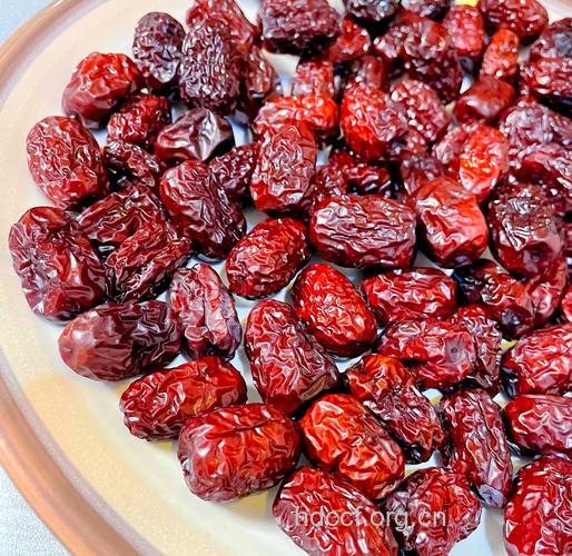 想皮肤白里透红气色好 就该这样吃红枣