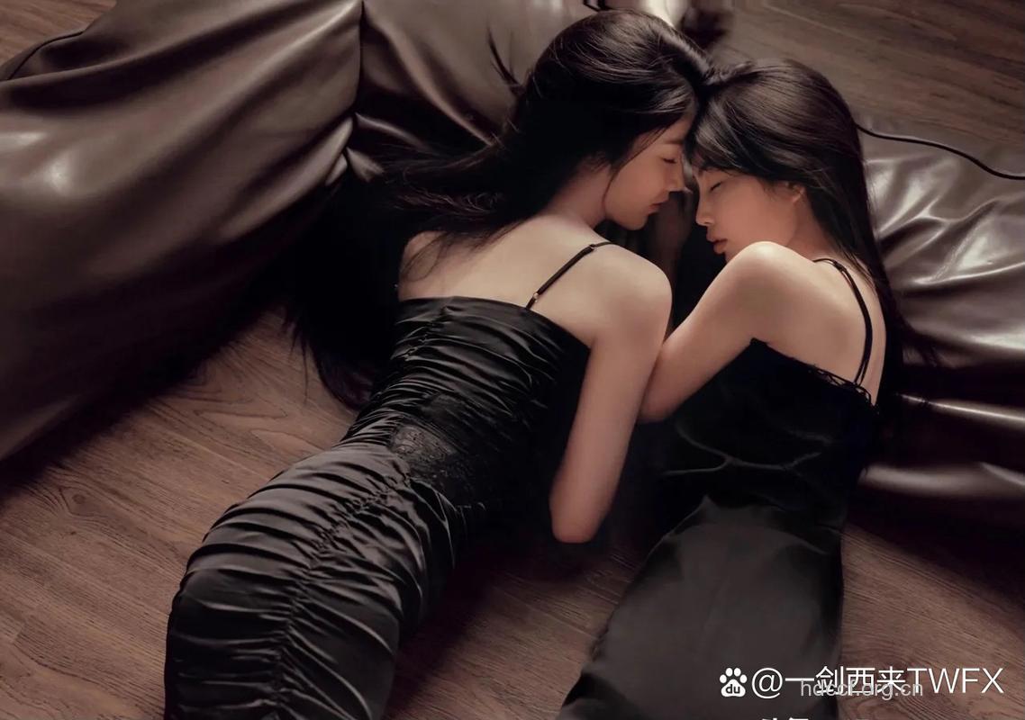 两种女人最爱照镜子
