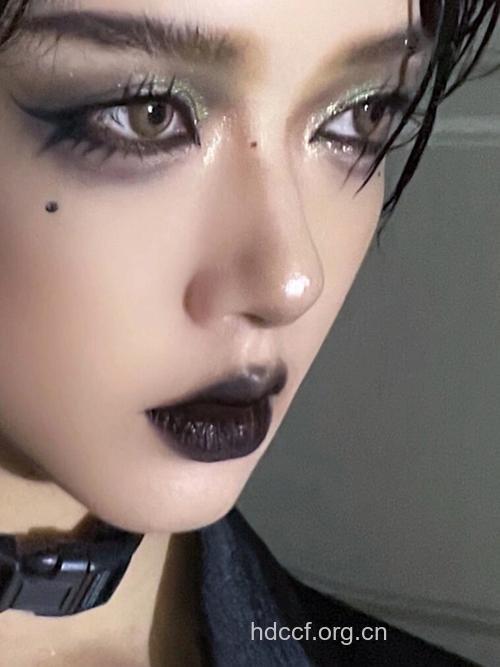 女人9种妆容让男人厌恶