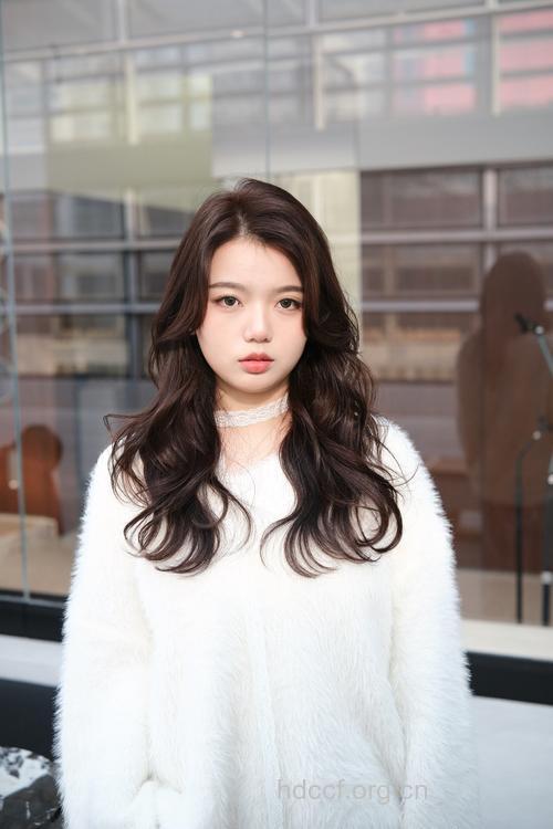 烫染头发要谨慎 冬季这样做呵护秀发