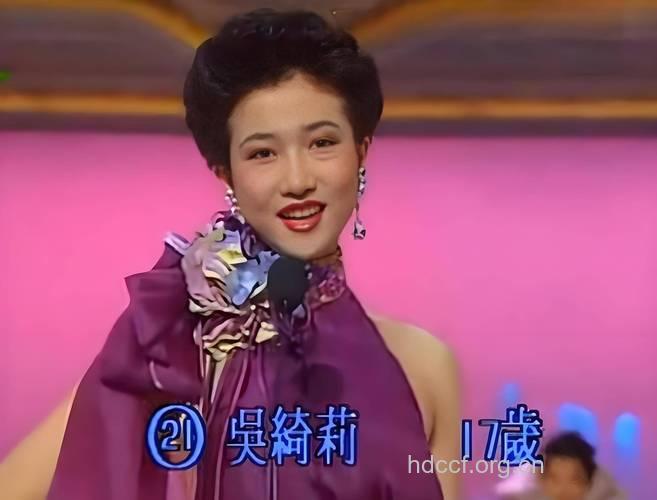 吴绮莉返回香港 谈成龙见面会点头