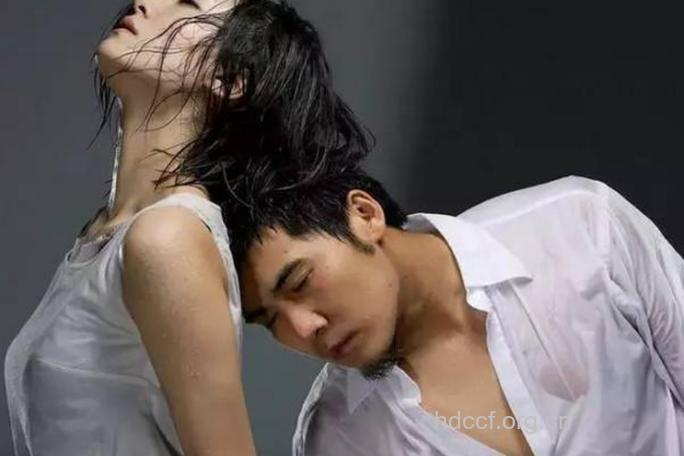 女人出轨8个表现很明显 到底是谁在诱惑她