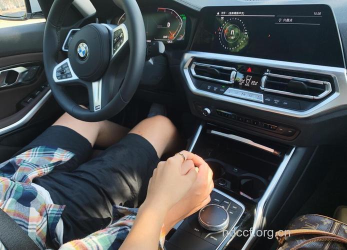 坐在宝马车里有爱情吗？