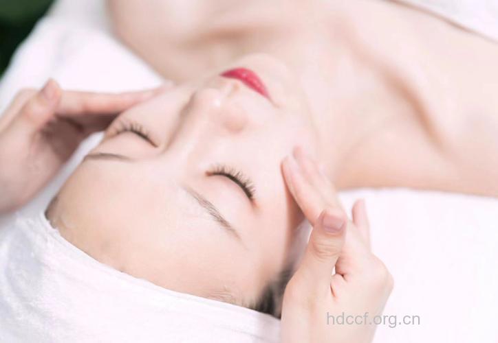 懒女人会护肤 这样洗脸打造无瑕肌肤