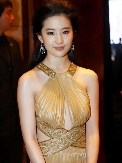 苍井空刘亦菲等女星 丰满上围秀可爱