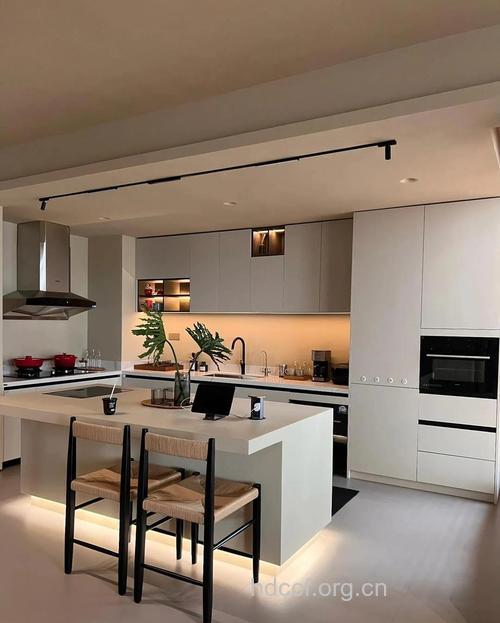 如何开放厨房不油烟