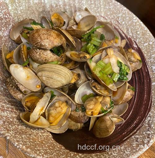 男人补肾食谱之芹菜炒蛤蜊肉的做法