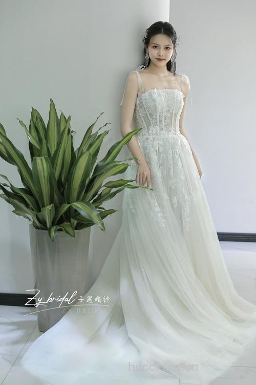 平胸女拍婚纱照 穿什么内衣好