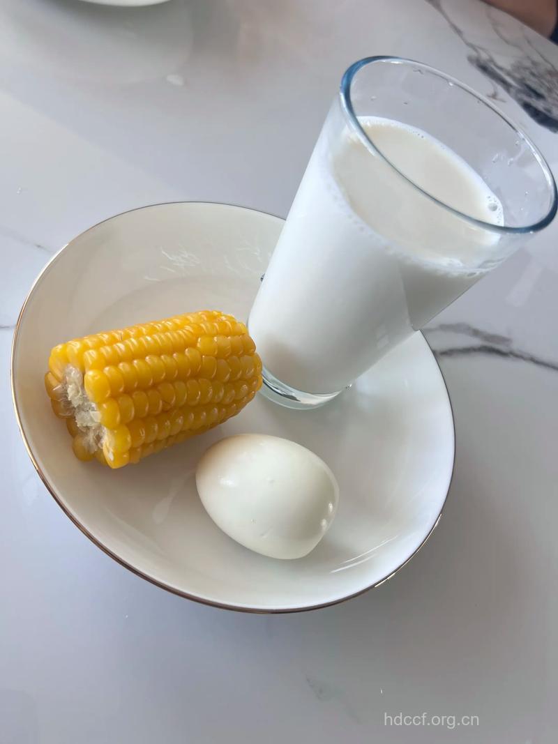 早餐用牛奶鸡蛋代替主食好吗