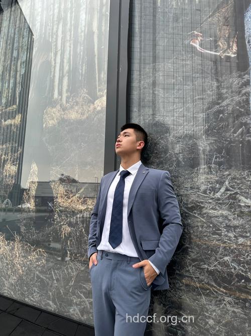 如何打造成熟魅力的白领男