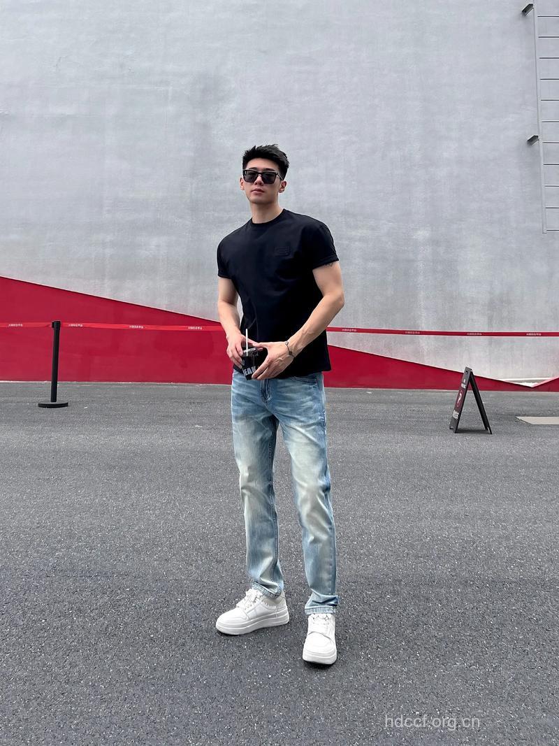 男性穿牛仔巧妙搭出个性范 穿牛仔裤有6大注意事项