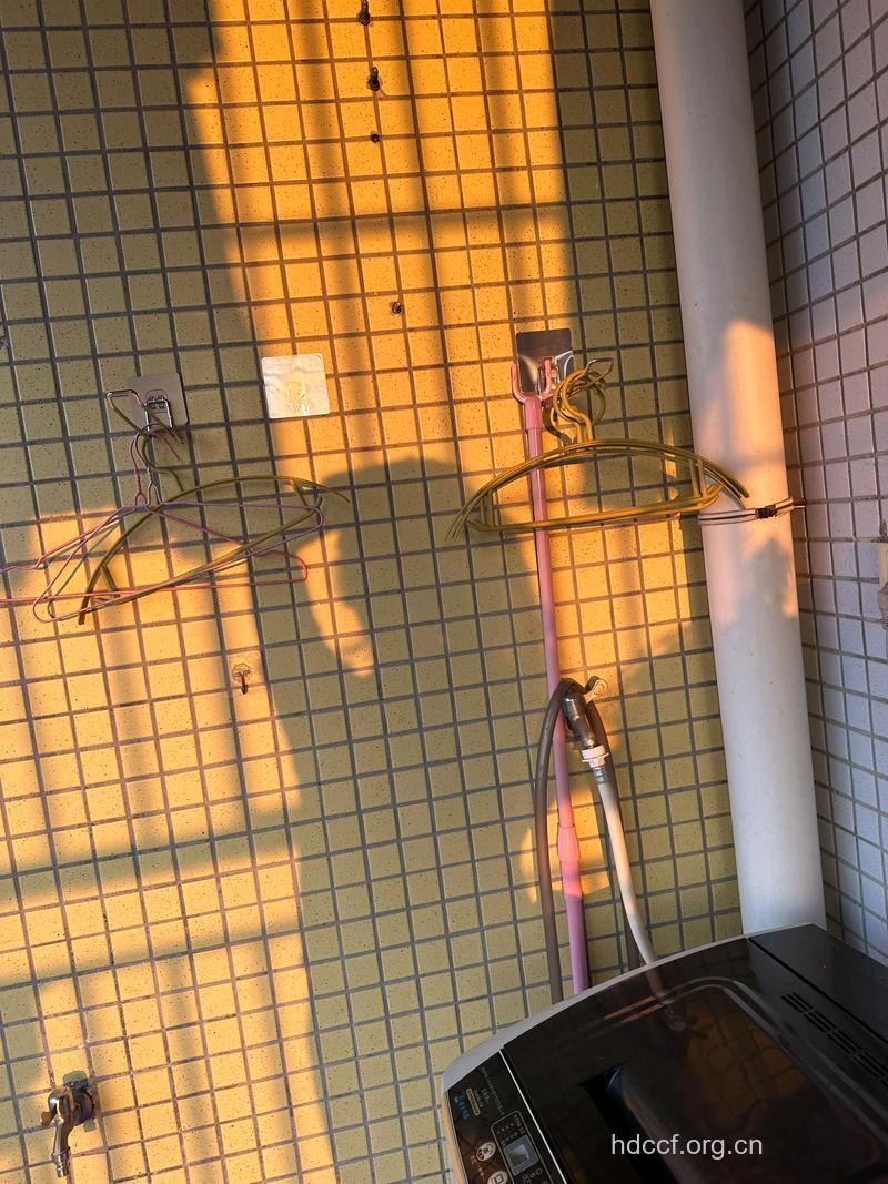 用废日光灯管晾毛巾好吗