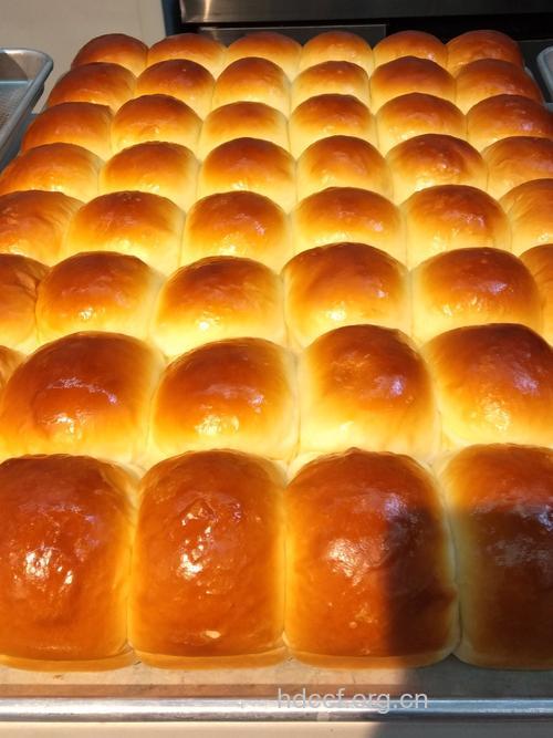 刚烤好的面包新鲜又好吃吗