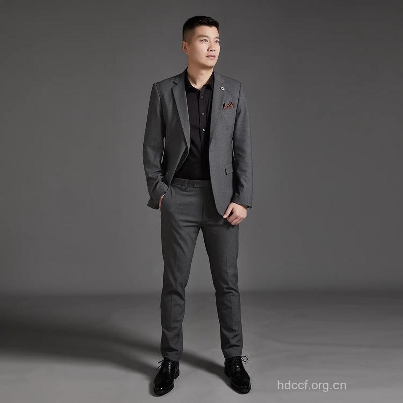 职场型男秋季首选灰色西装