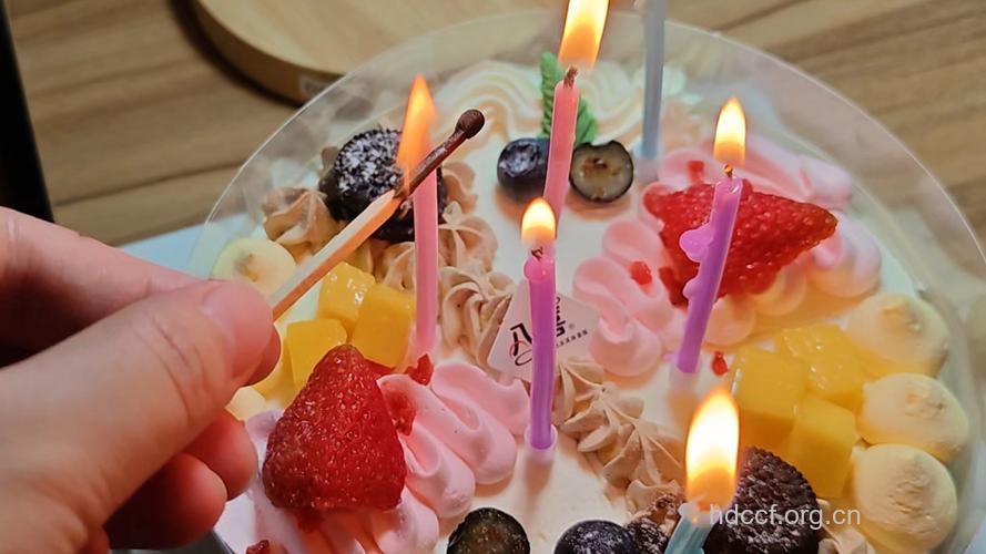 吃生日蛋糕吹蜡烛好吗